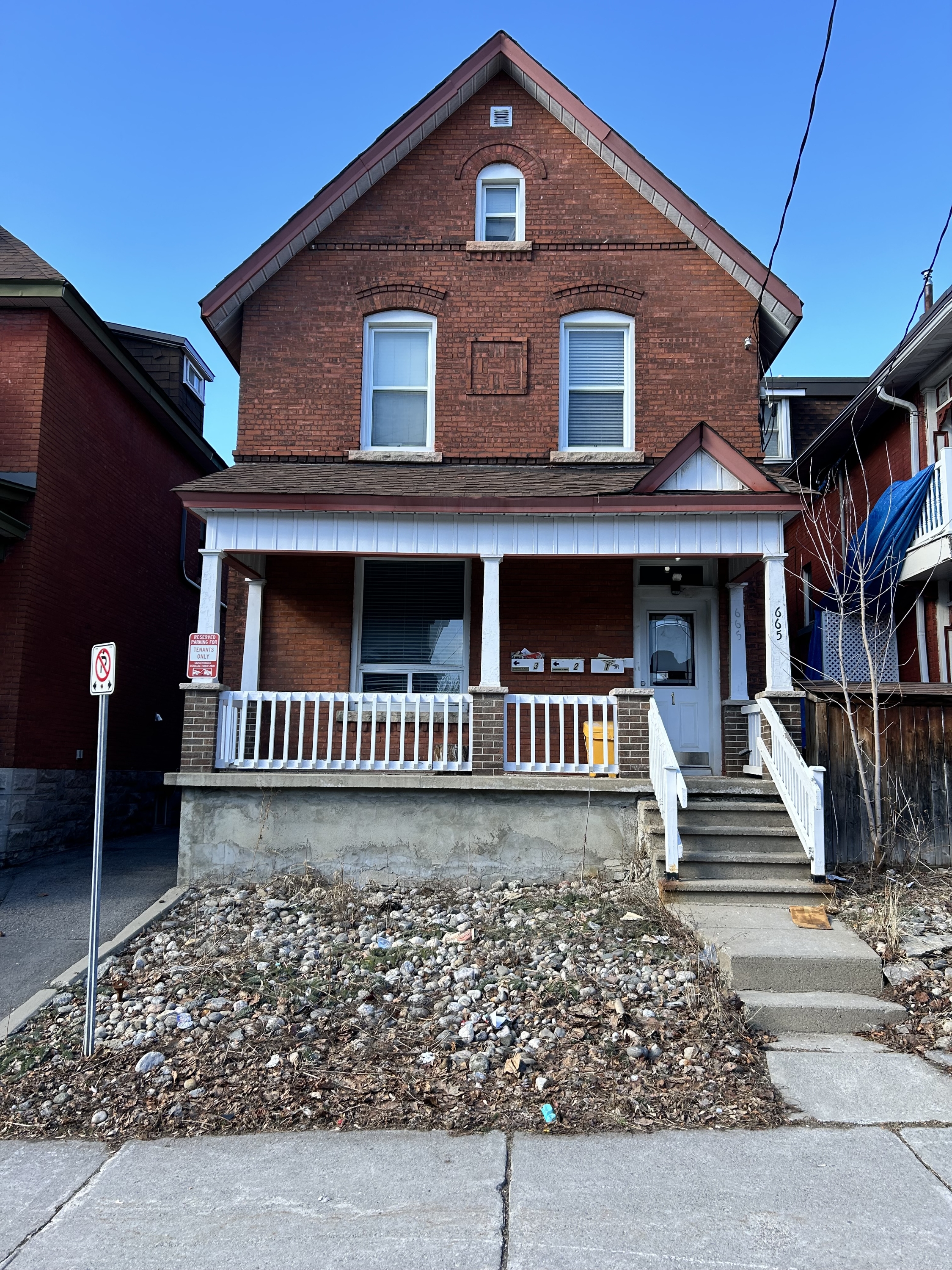665 Gilmour Street - 1