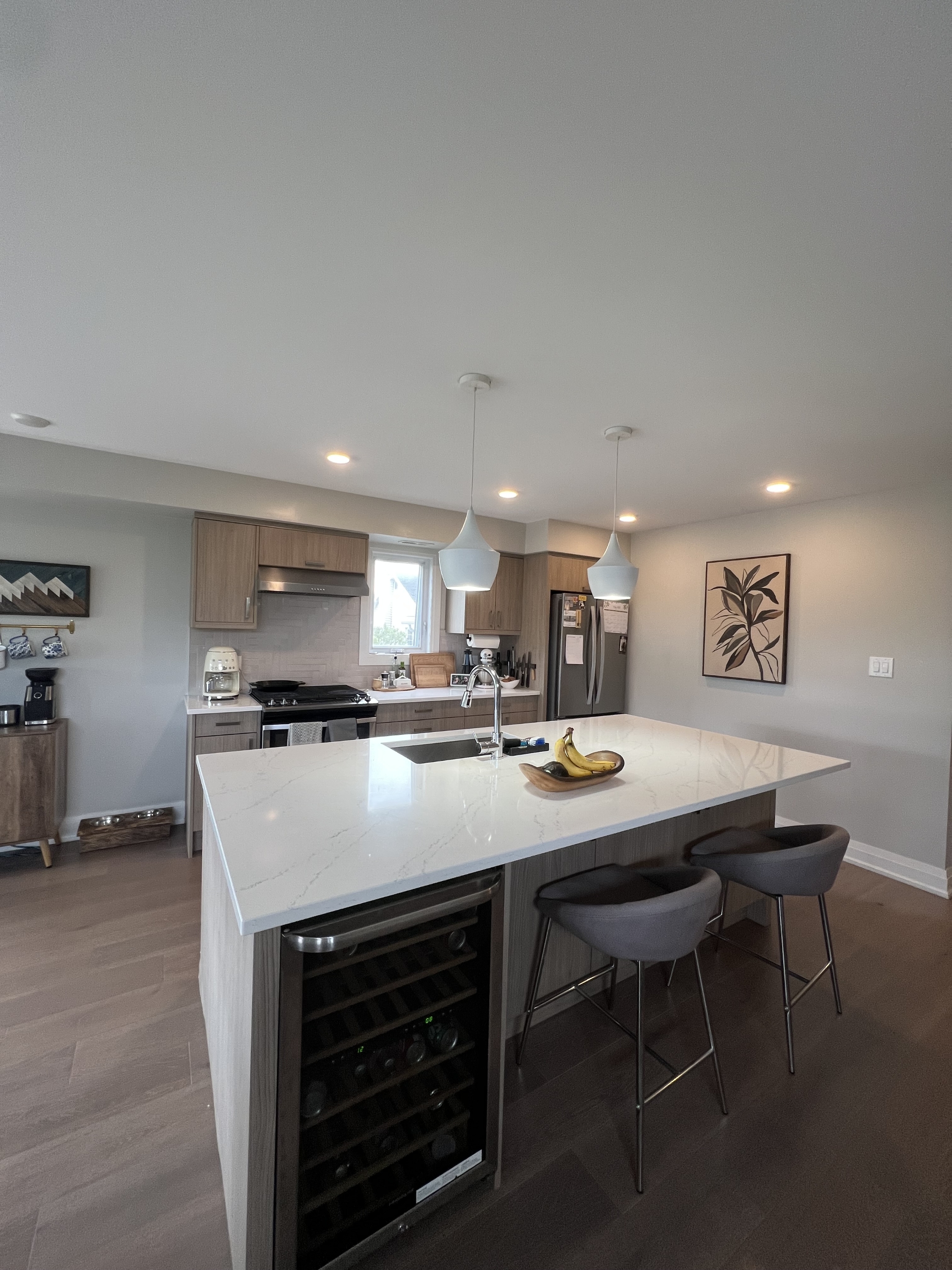 2 - 211 Loretta Avenue S