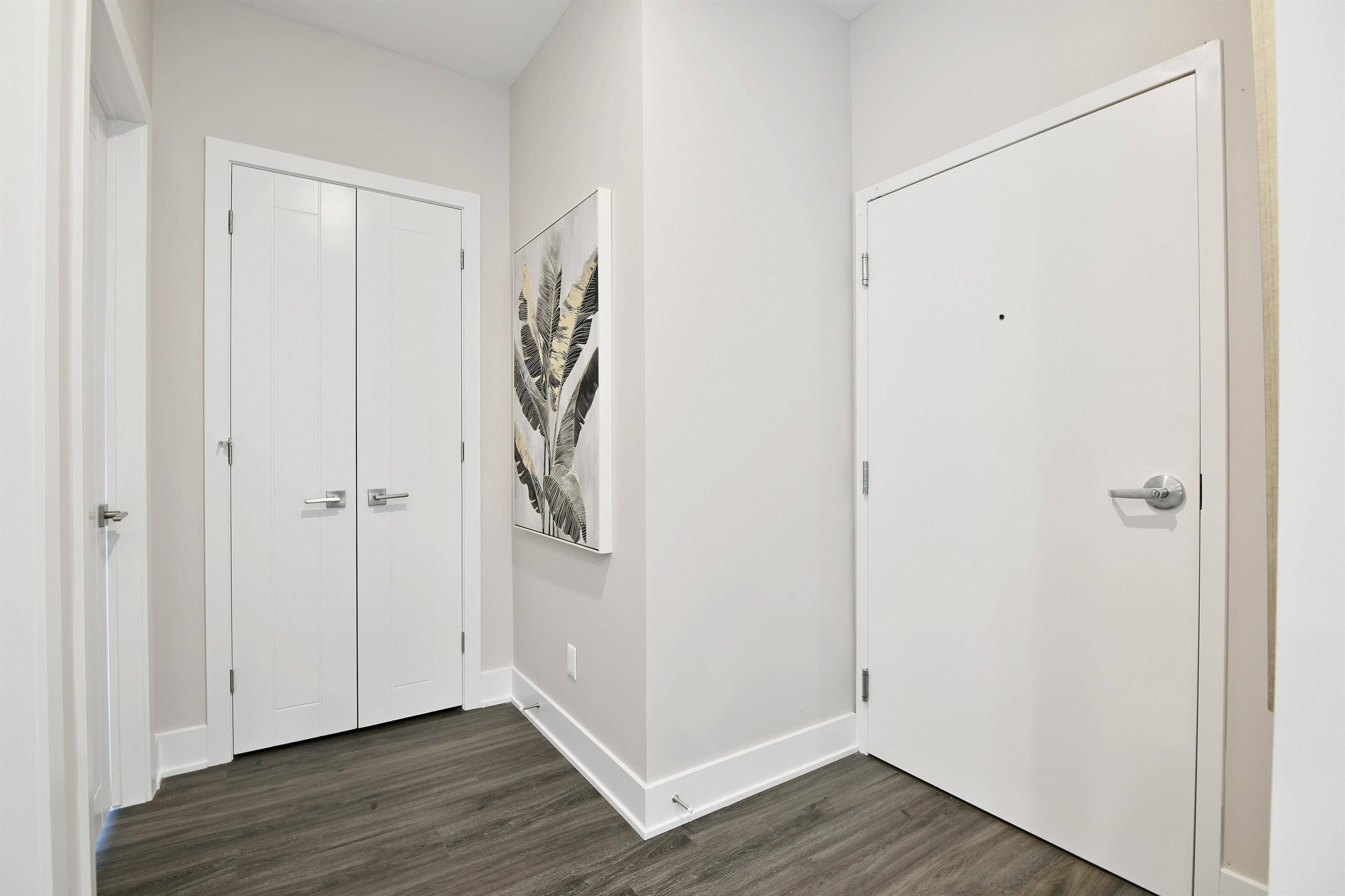 16 Champagne Avenue South - 304