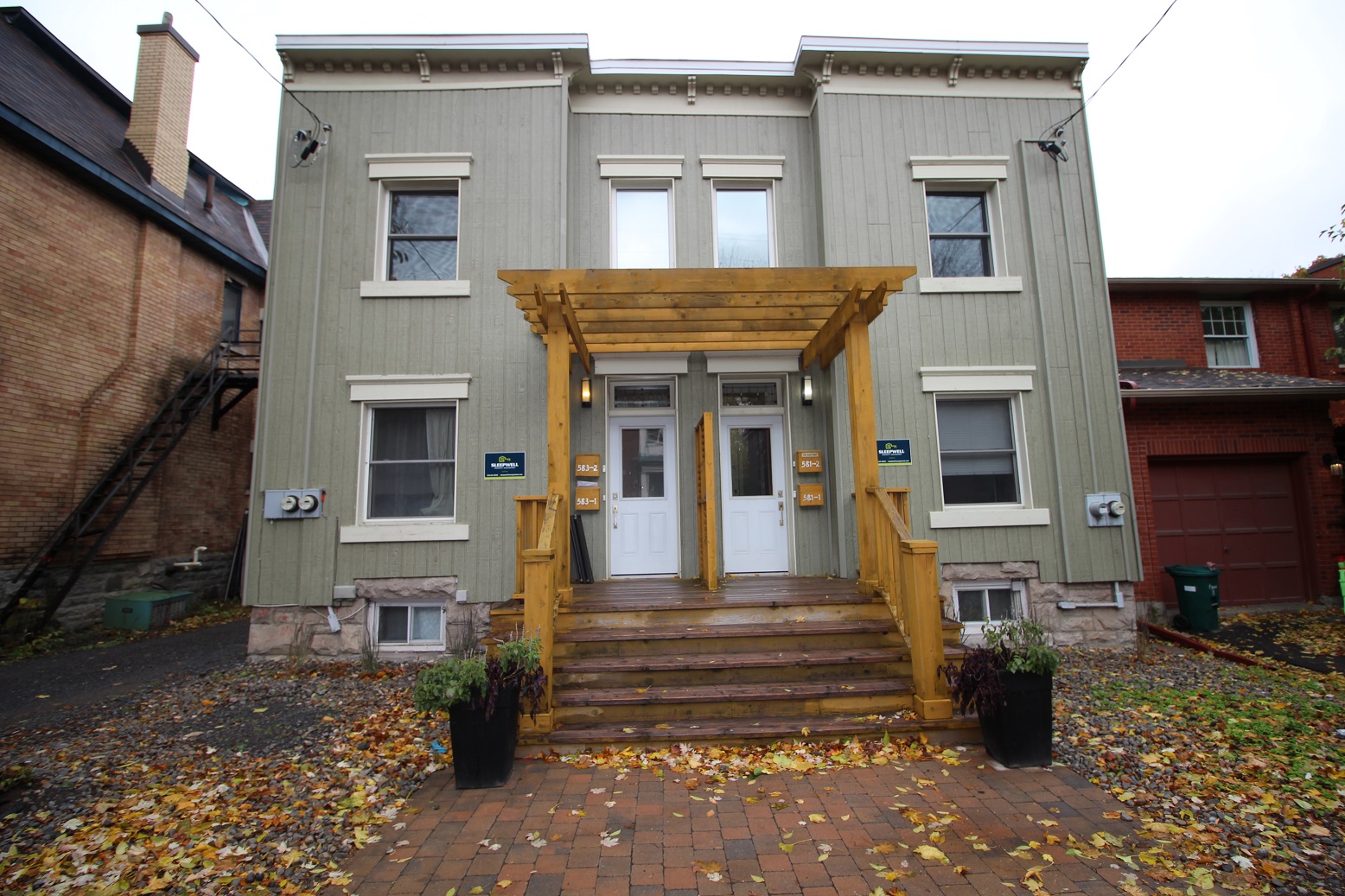 1 - 581 Mcleod Street