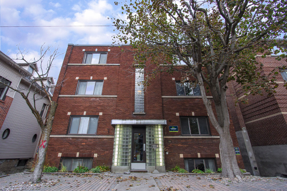 8 - 360 Chapel Street