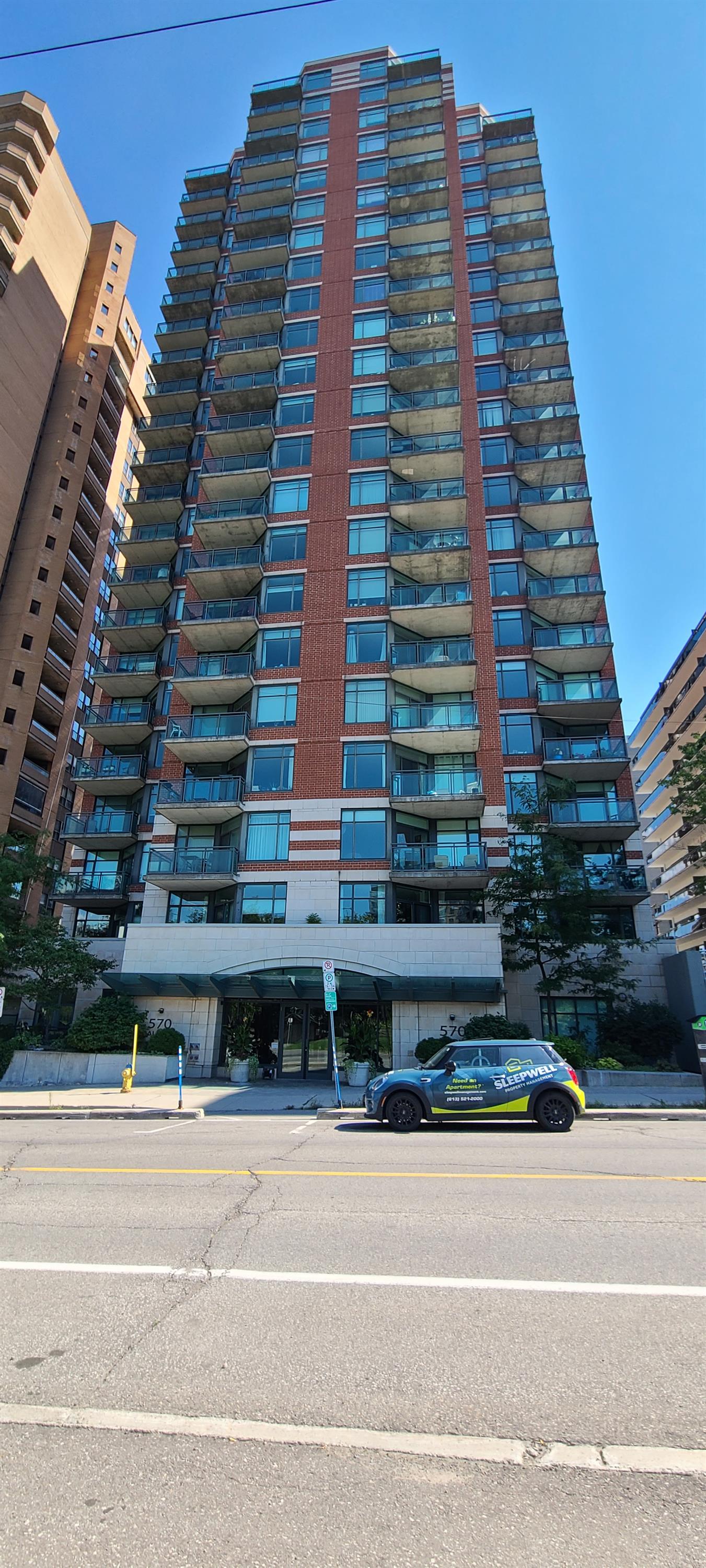 570 Laurier Avenue West - 2005