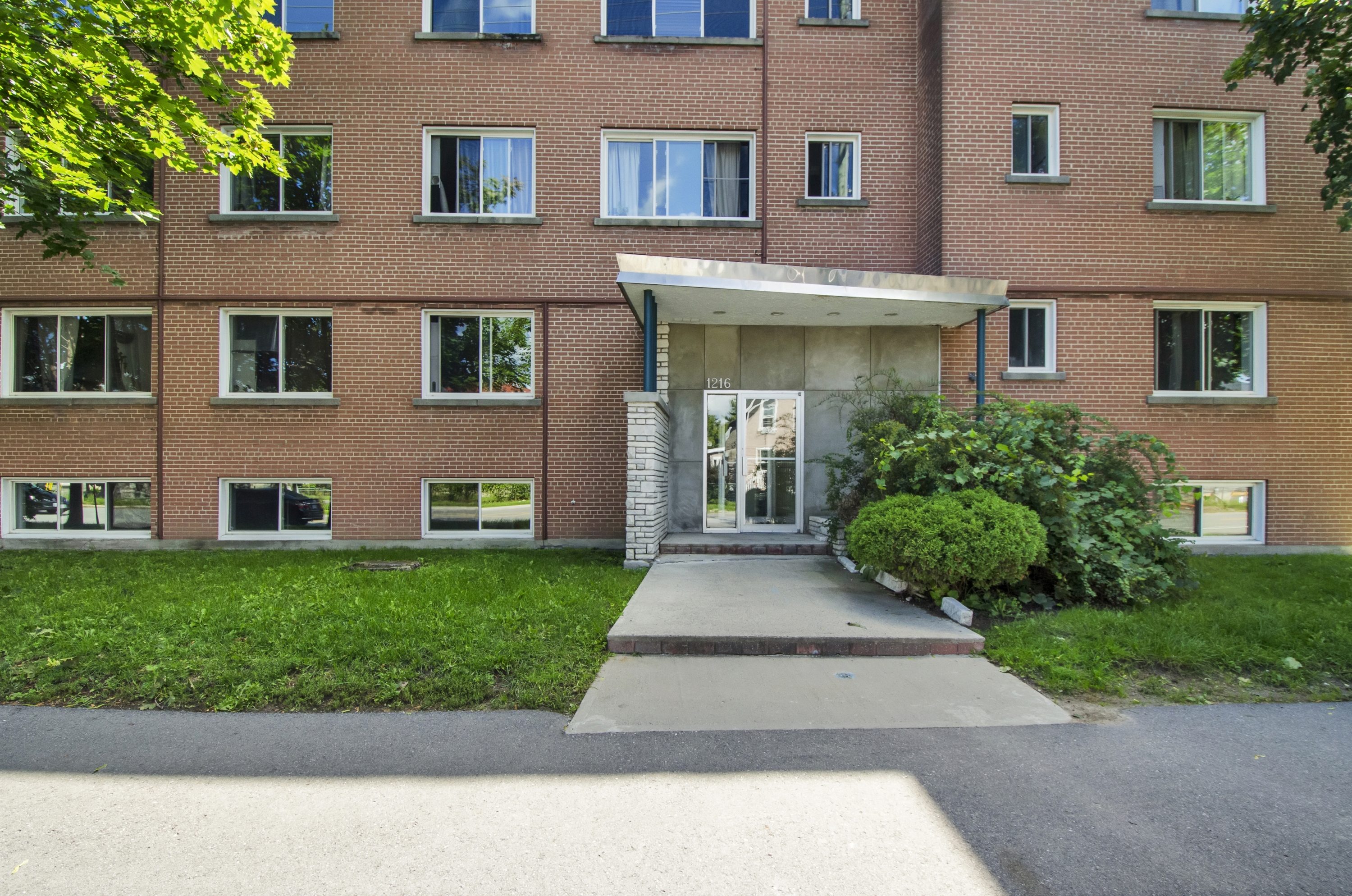 1 - 1216 Shillington Avenue