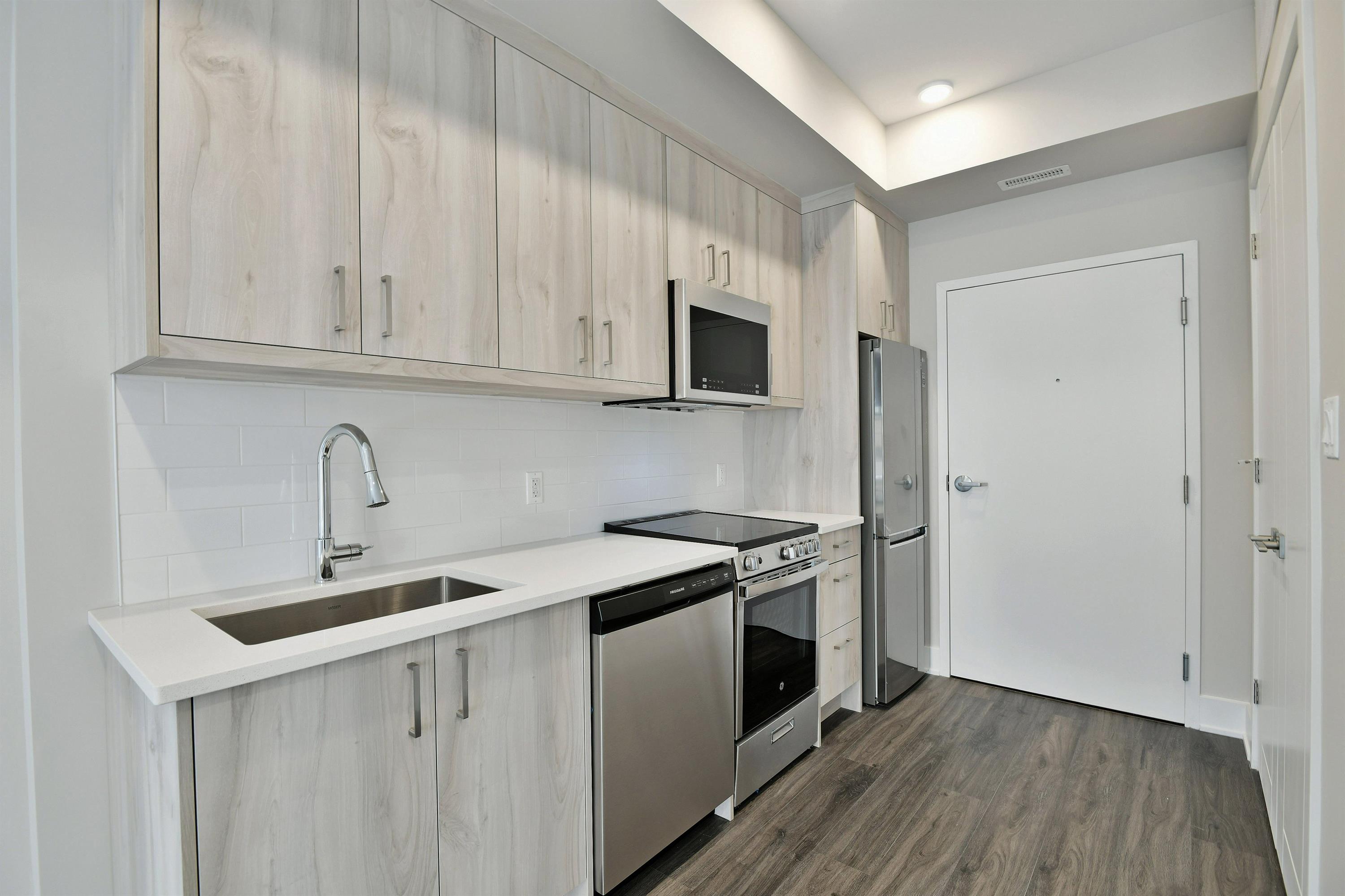 16 Champagne Avenue South - 303