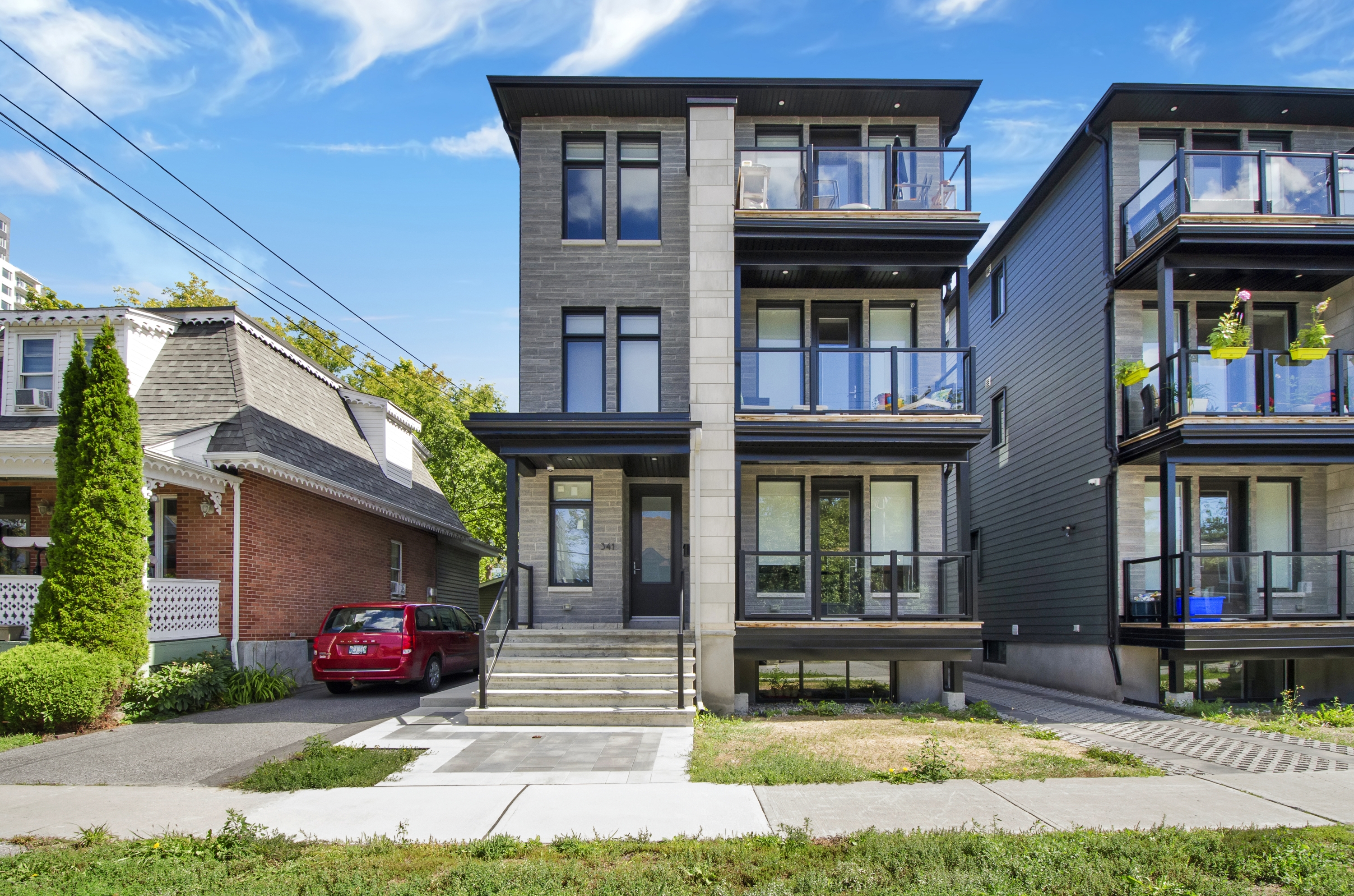 341 Tweedsmuir Avenue - D
