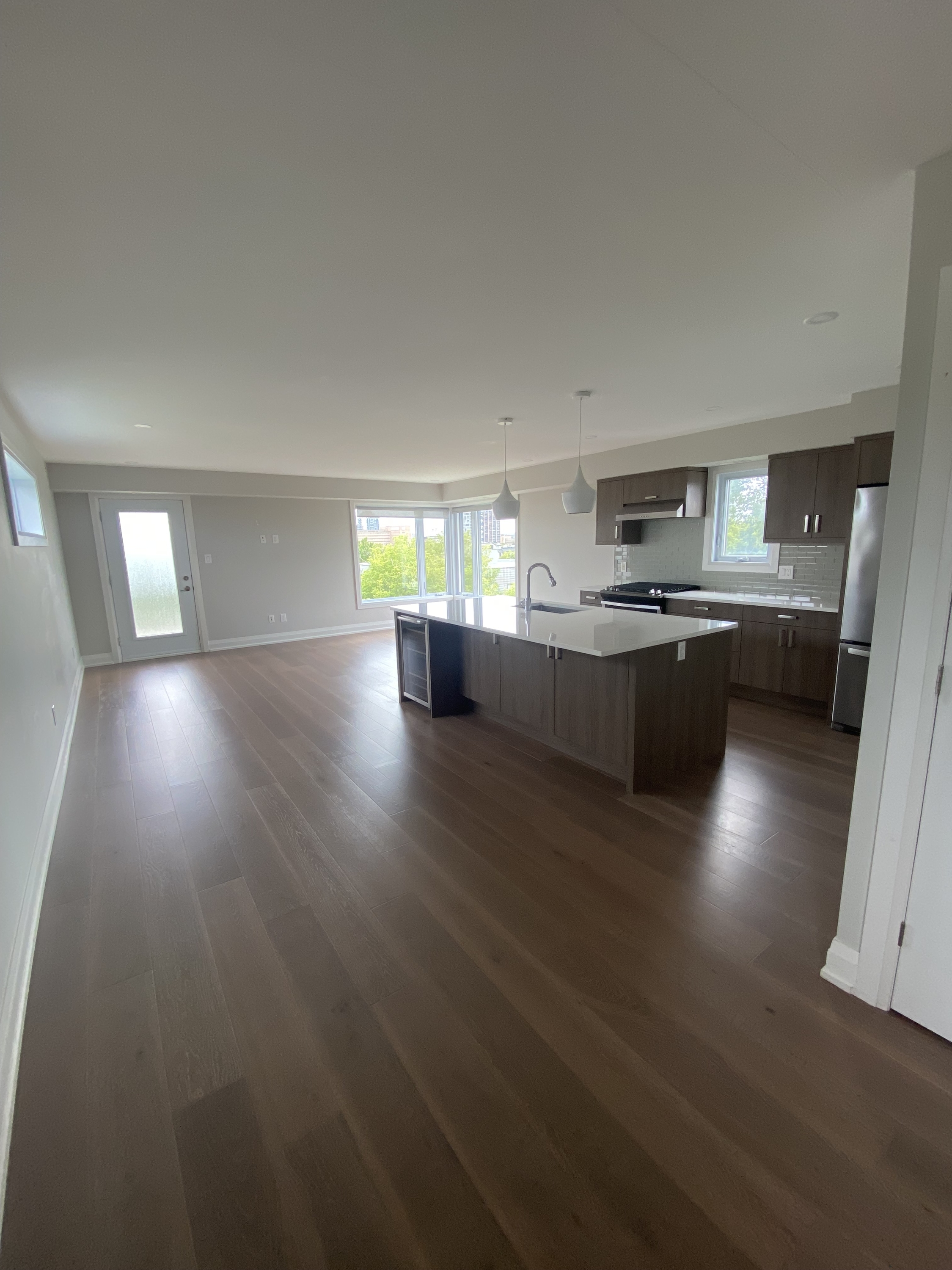 3 - 211 Loretta Avenue S