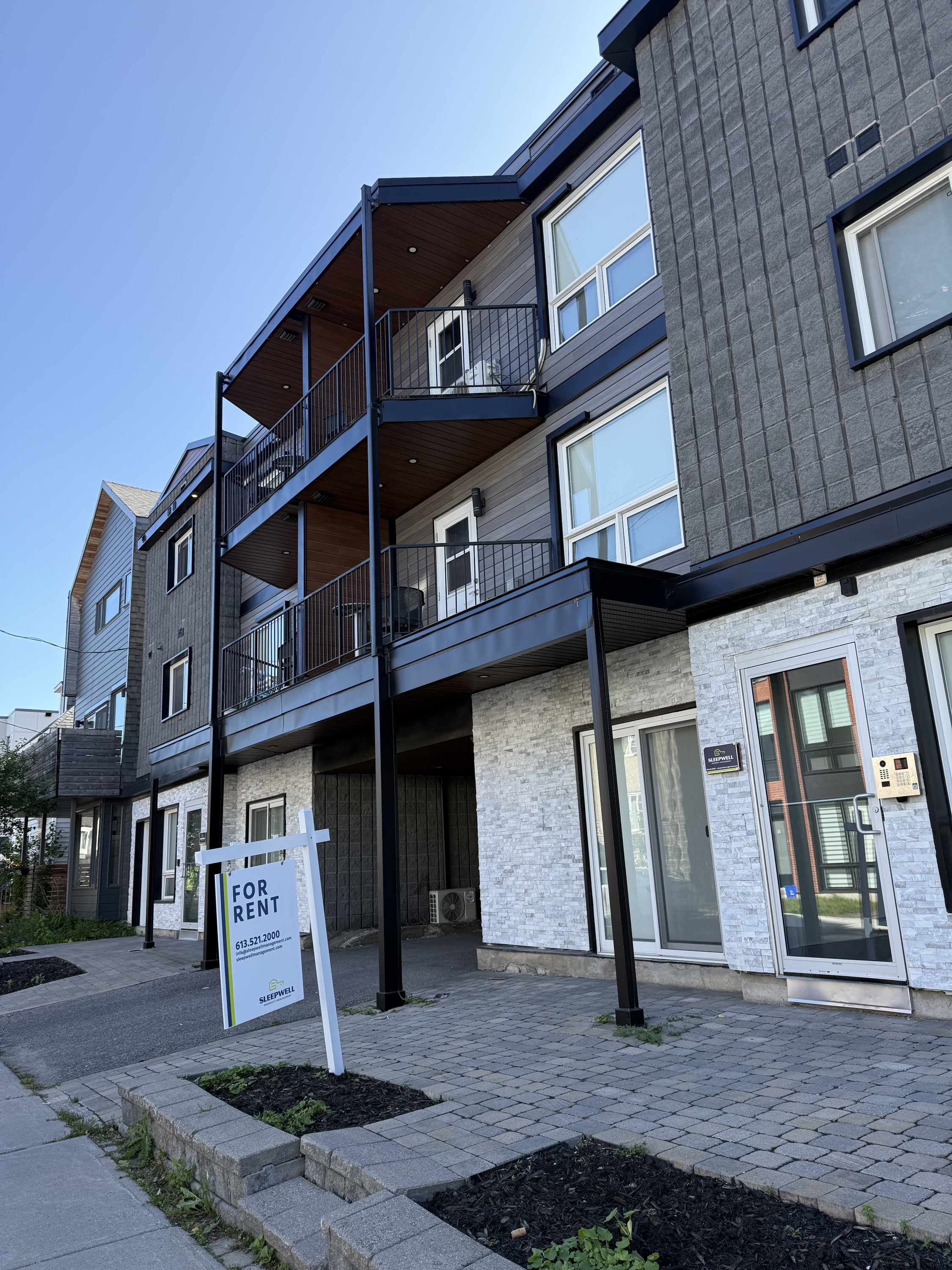 238 Carruthers Avenue - 101