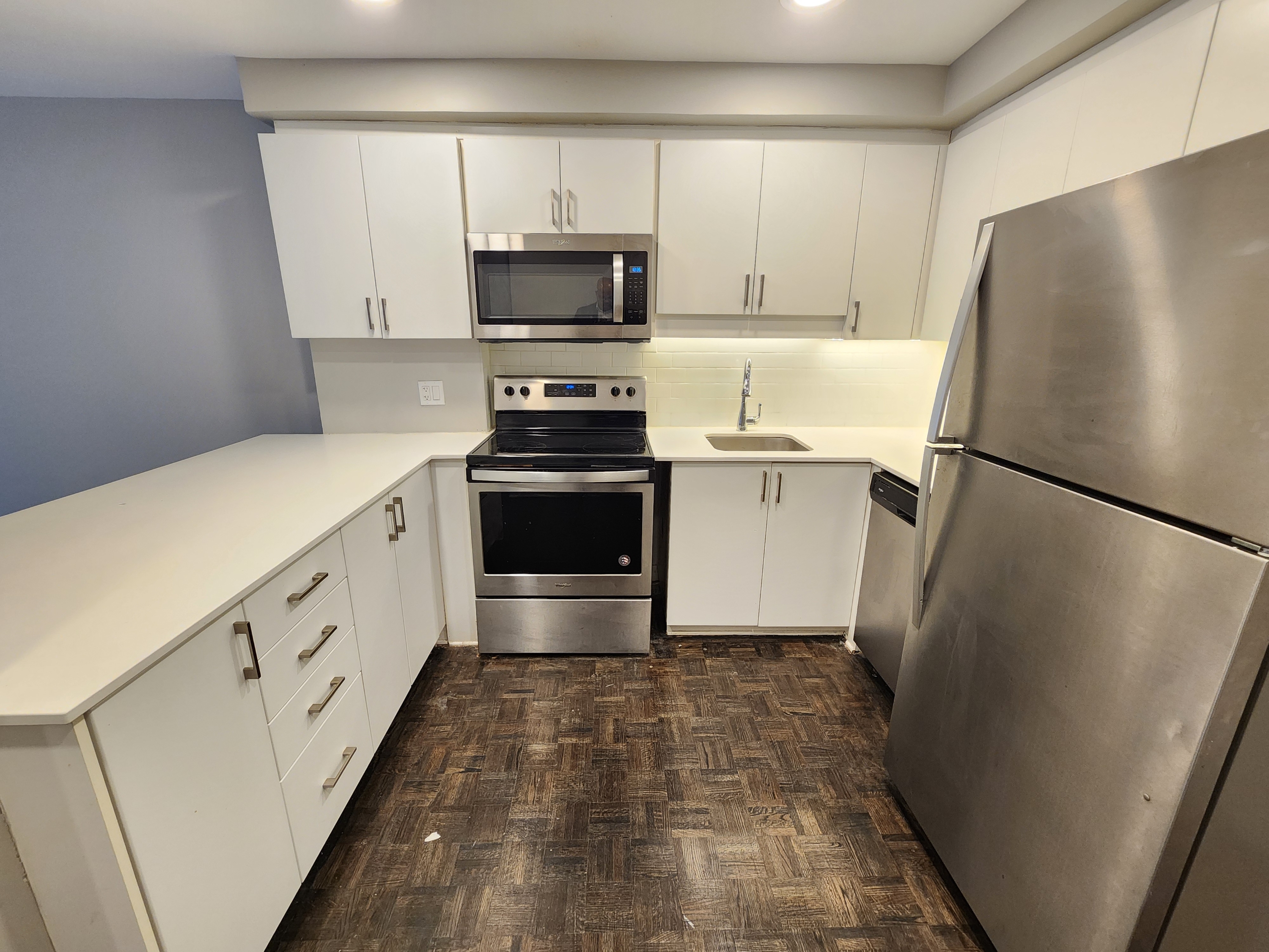 420 Gilmour Street - 202
